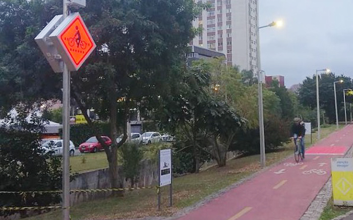 ①交差点注意喚起システム