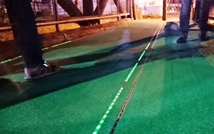 ③ 夜間歩道誘導灯システム